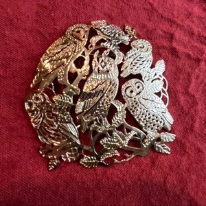 Round Gold Tone Owl Pin/Brooch